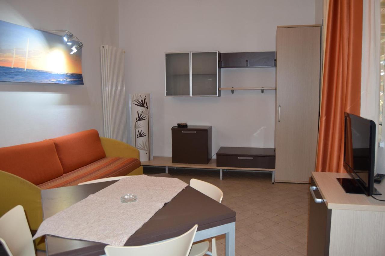 Oasi Del Mare Aparthotel Tirrenia Ngoại thất bức ảnh
