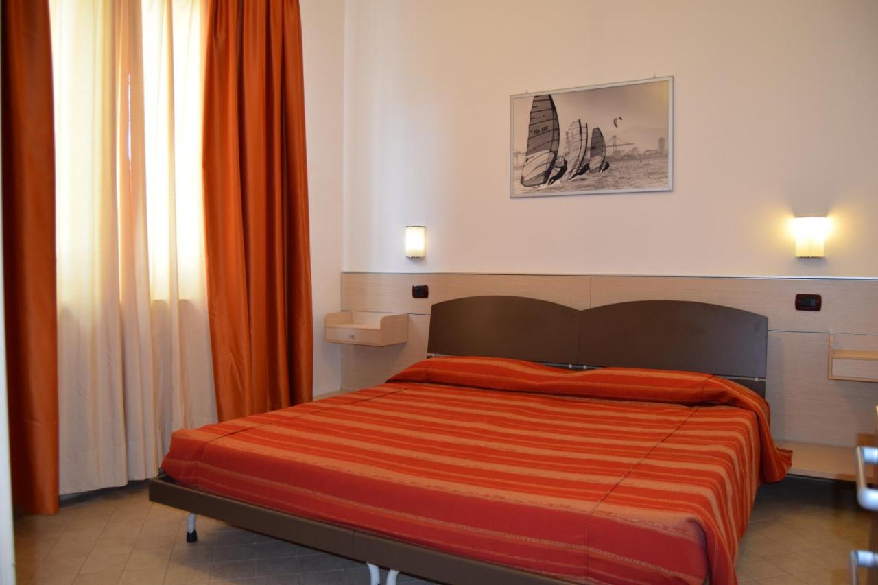 Oasi Del Mare Aparthotel Tirrenia Ngoại thất bức ảnh