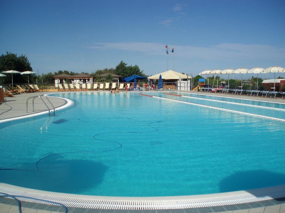 Oasi Del Mare Aparthotel Tirrenia Ngoại thất bức ảnh