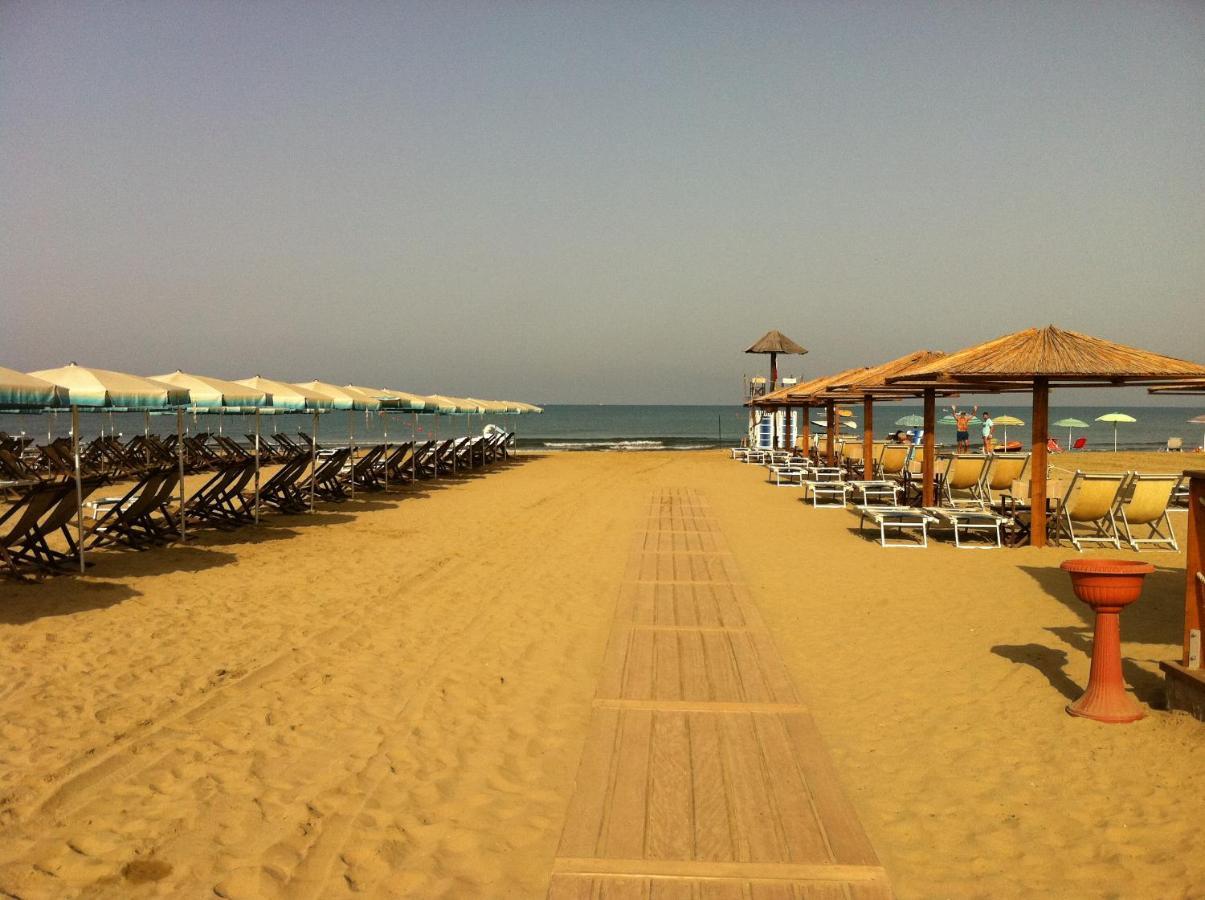 Oasi Del Mare Aparthotel Tirrenia Ngoại thất bức ảnh