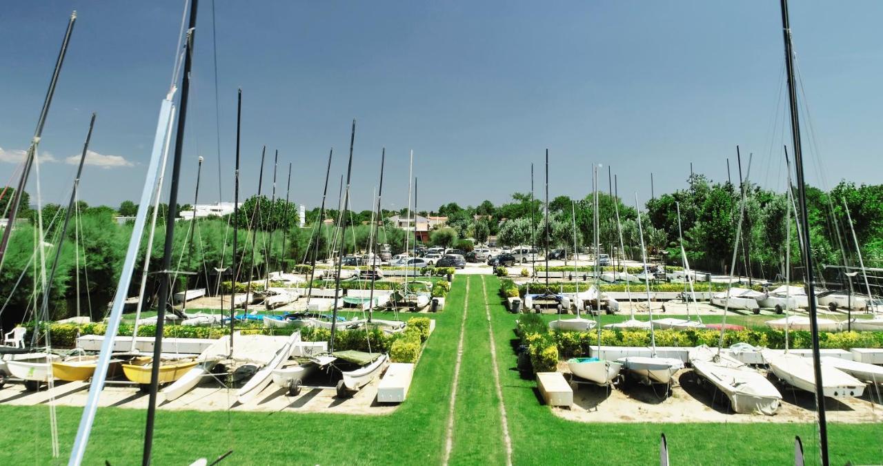 Oasi Del Mare Aparthotel Tirrenia Ngoại thất bức ảnh