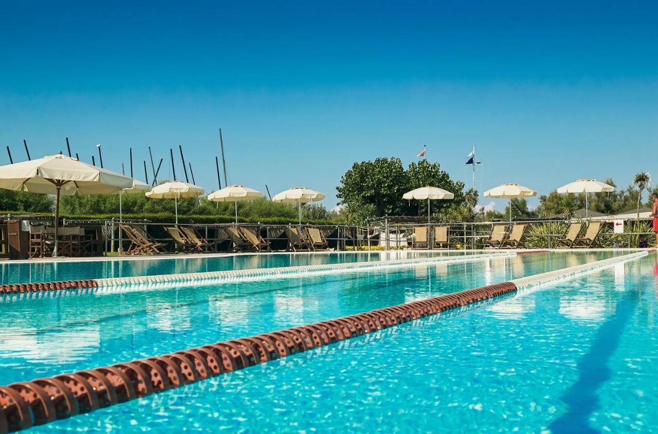 Oasi Del Mare Aparthotel Tirrenia Ngoại thất bức ảnh