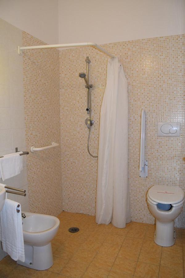 Oasi Del Mare Aparthotel Tirrenia Ngoại thất bức ảnh